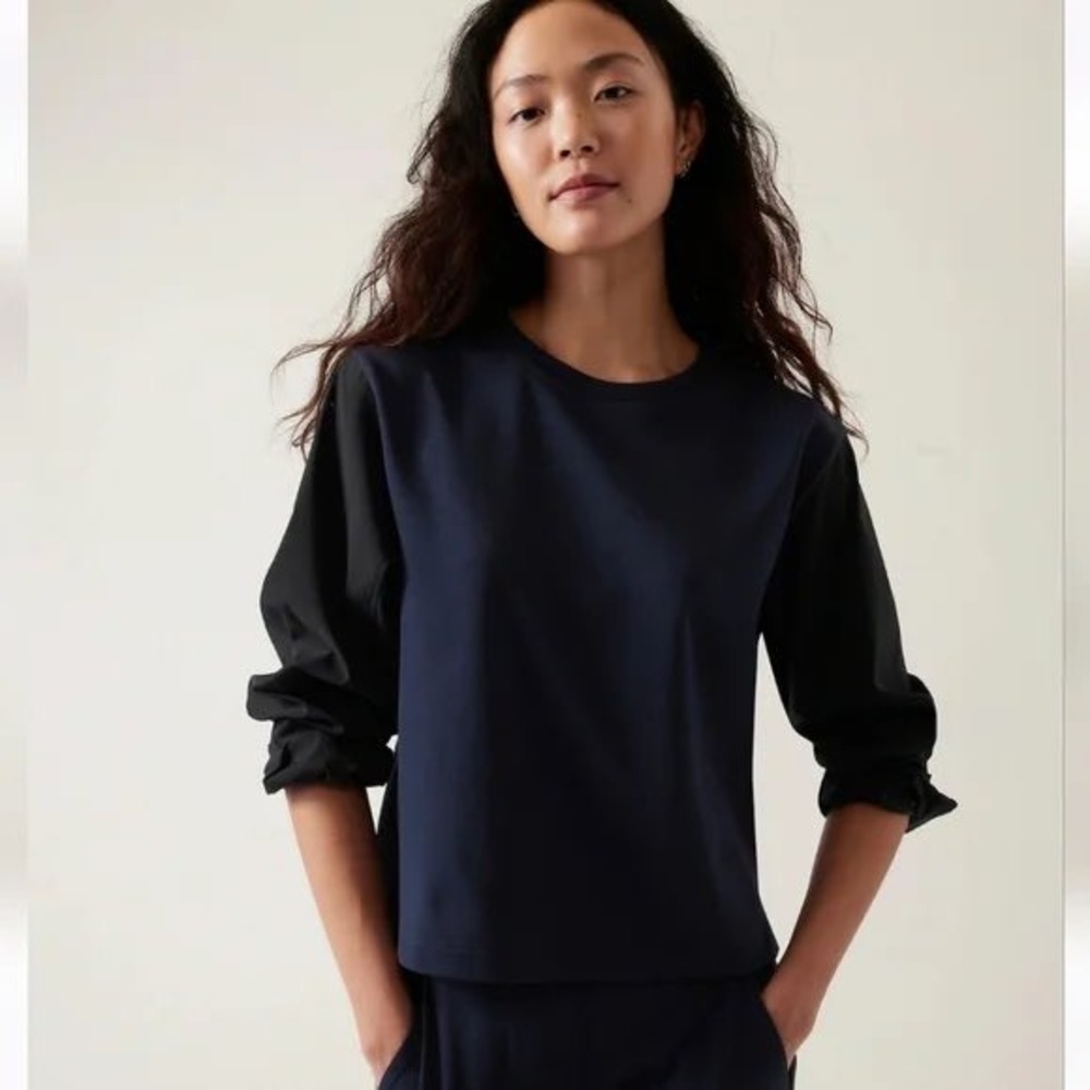 Athleta Harlow‎ Hybrid Long Sleeve Top Navy and Black Size Small Athleisure